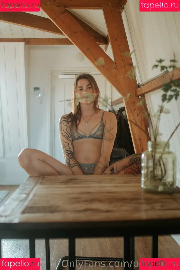 poly_luna Onlyfans Photo Gallery 