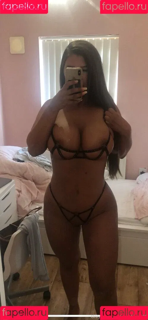 Sarah Coughlan Onlyfans Photo Gallery 