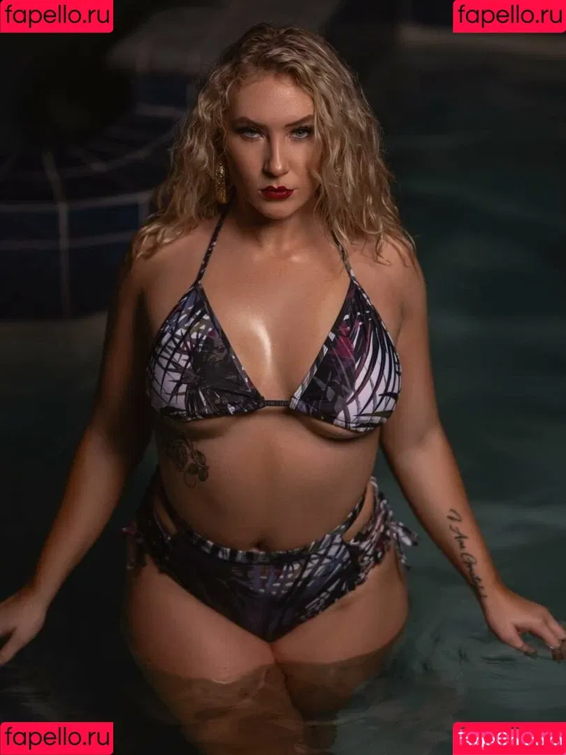 Nikkita Lyons Onlyfans Photo Gallery 