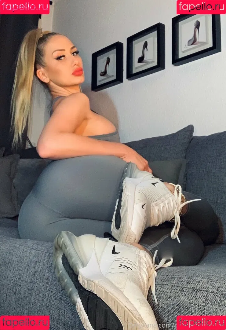 goddesskiragold Onlyfans Photo Gallery 