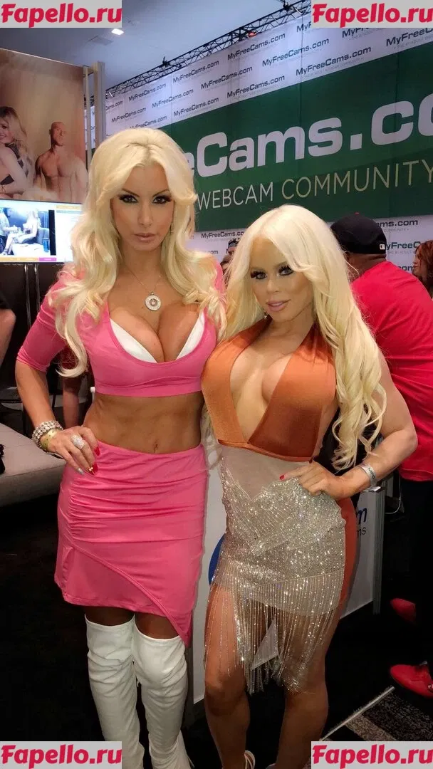nikkidelano Onlyfans Photo Gallery 