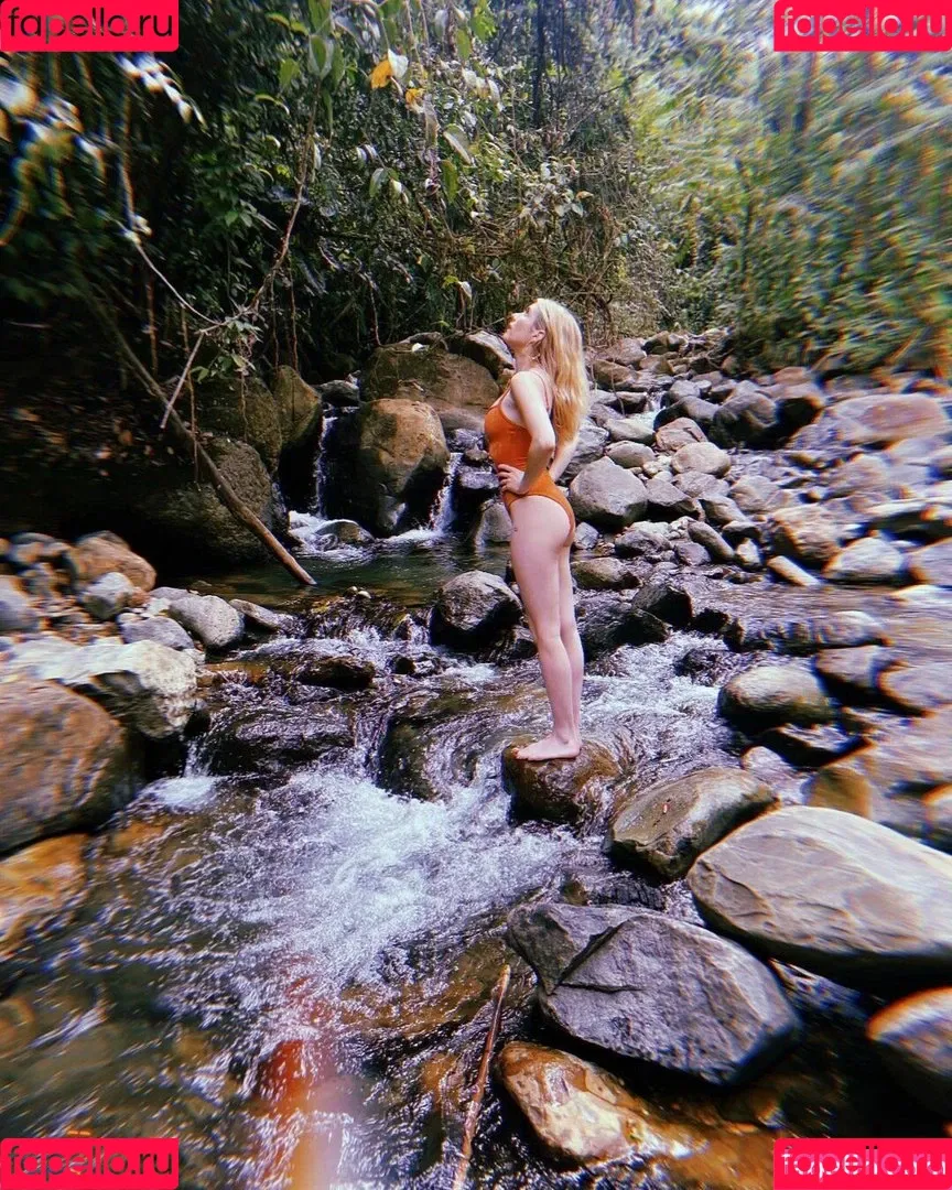 Emma Roberts Onlyfans Photo Gallery 