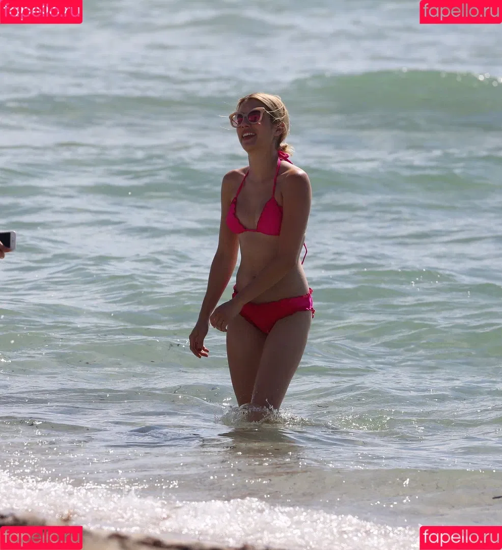 Emma Roberts Onlyfans Photo Gallery 