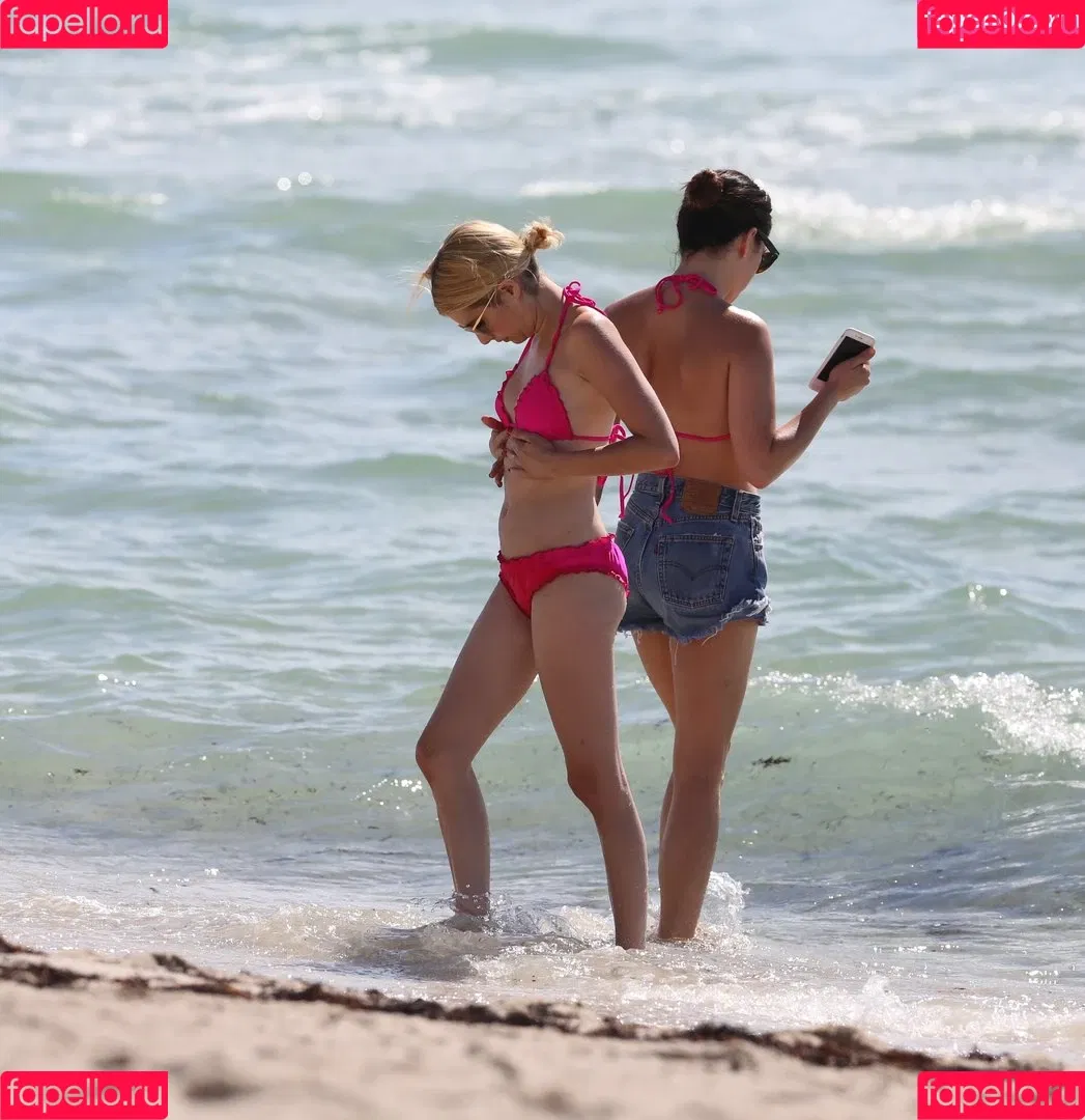 Emma Roberts Onlyfans Photo Gallery 