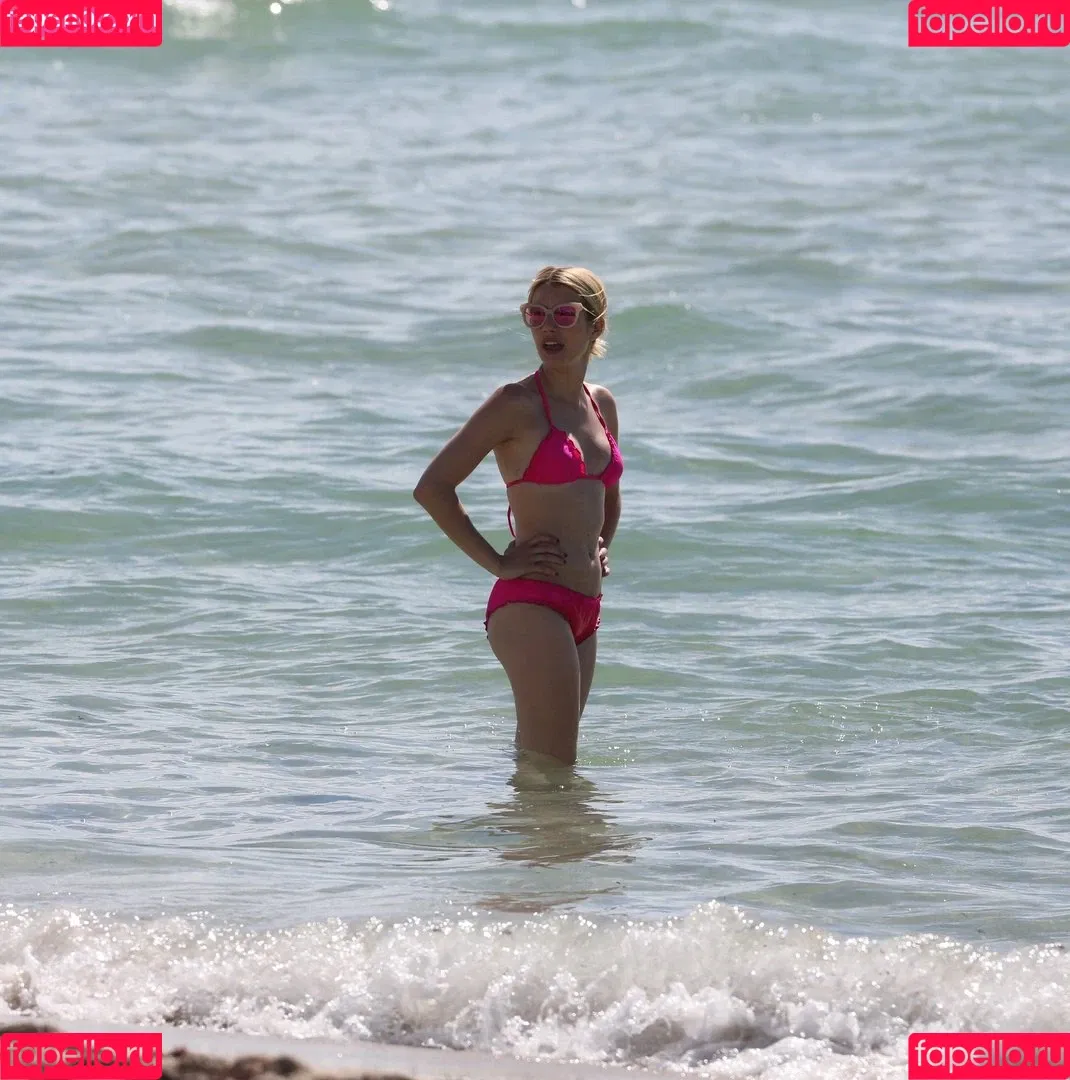 Emma Roberts Onlyfans Photo Gallery 