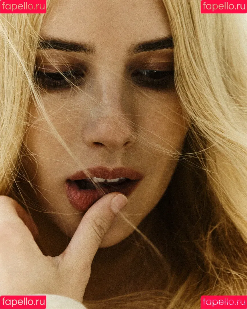 Emma Roberts Onlyfans Photo Gallery 