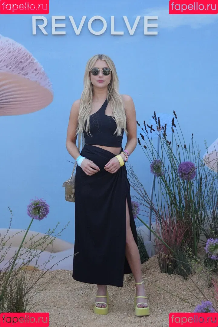 Emma Roberts Onlyfans Photo Gallery 