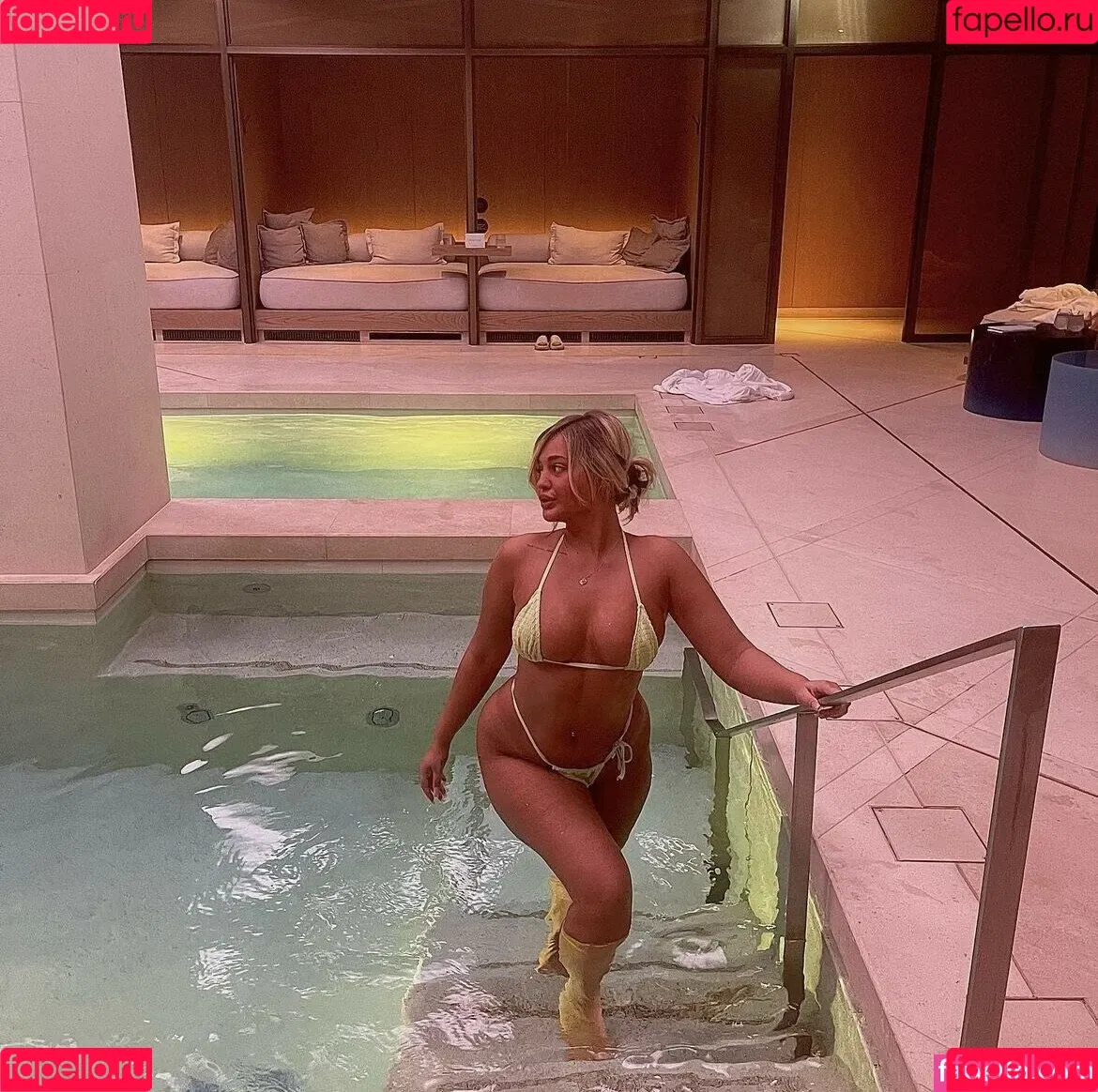 Rowena Violet Onlyfans Photo Gallery 