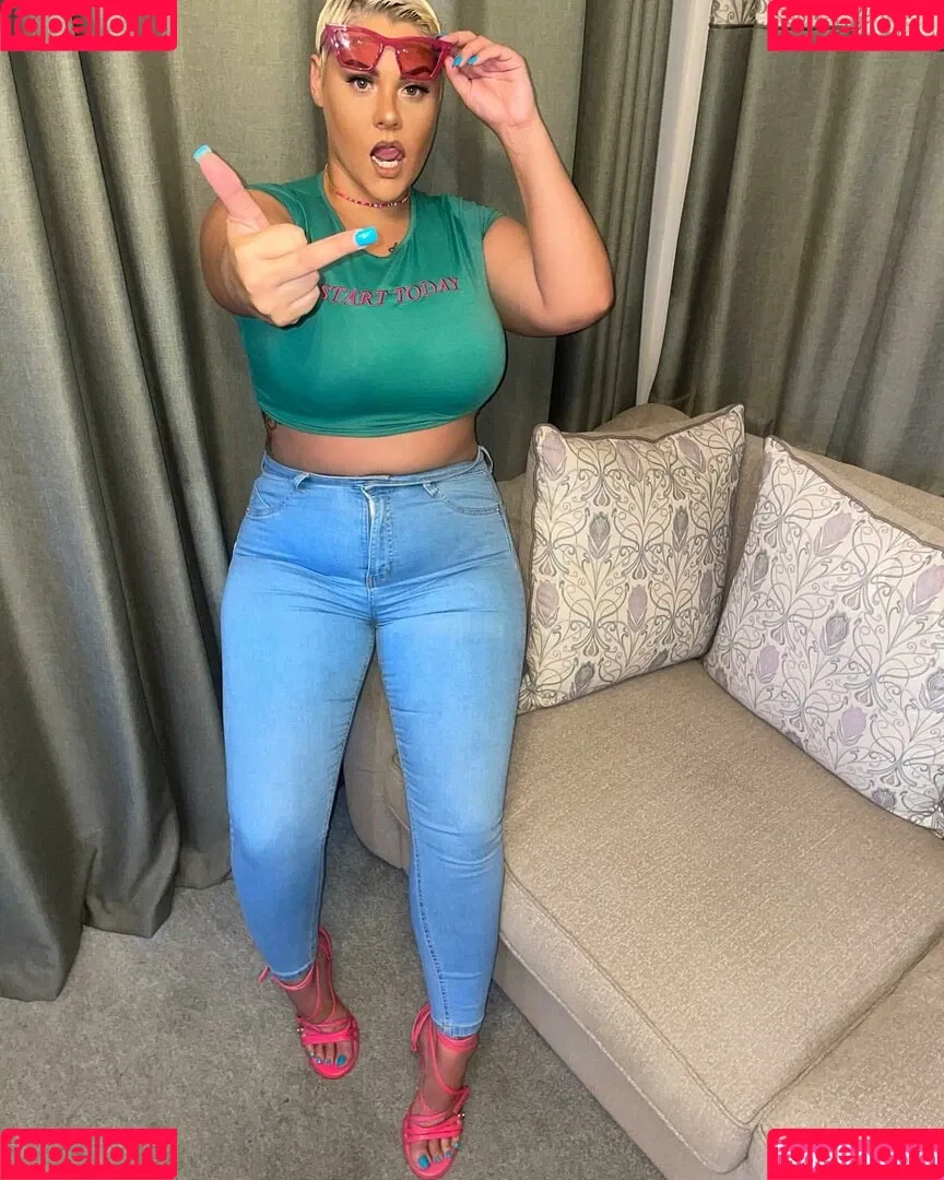 Peaches Onlyfans Photo Gallery 