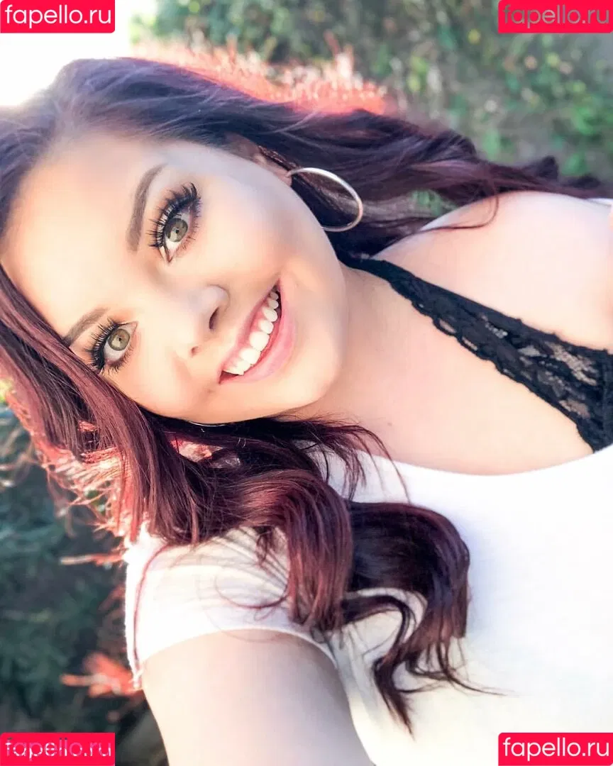 Lilly Zamora Onlyfans Photo Gallery 