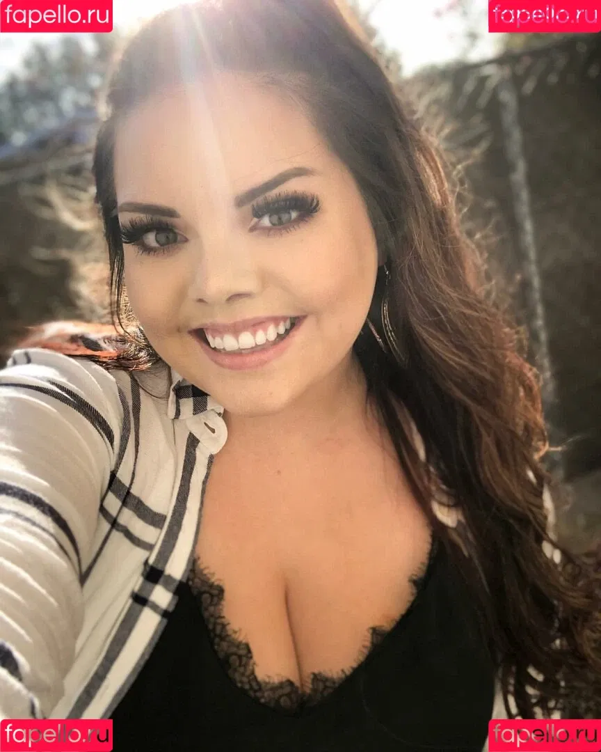 Lilly Zamora Onlyfans Photo Gallery 