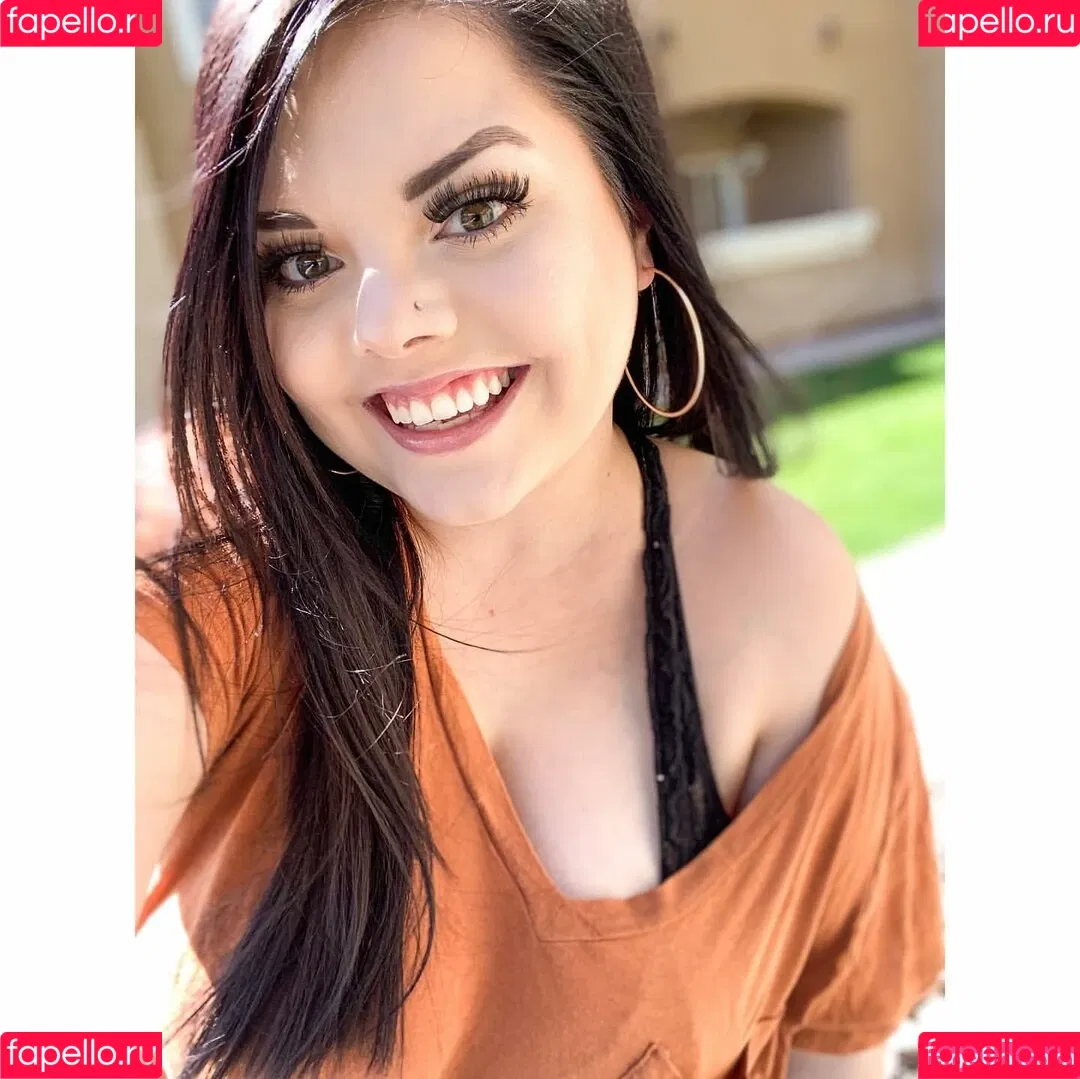Lilly Zamora Onlyfans Photo Gallery 