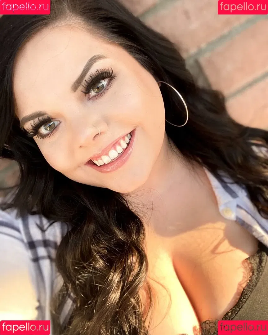 Lilly Zamora Onlyfans Photo Gallery 