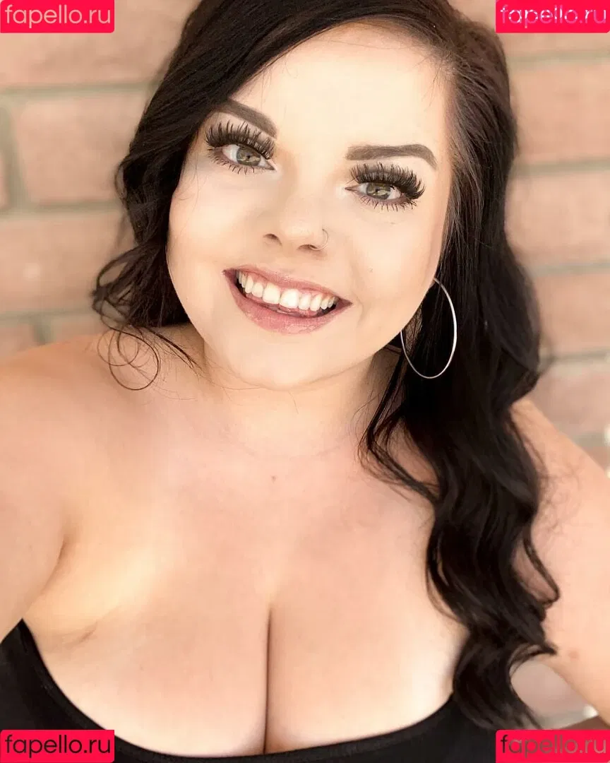 Lilly Zamora Onlyfans Photo Gallery 