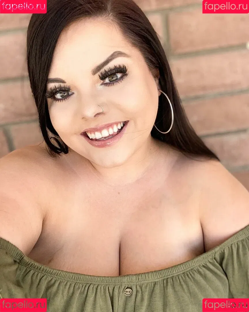Lilly Zamora Onlyfans Photo Gallery 