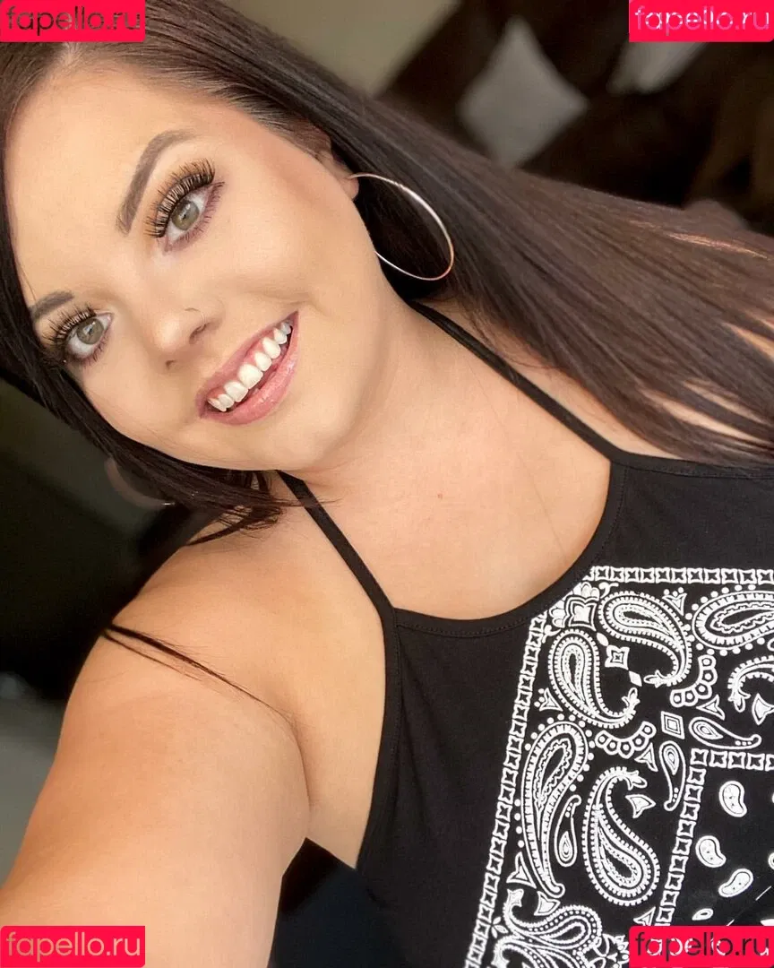 Lilly Zamora Onlyfans Photo Gallery 