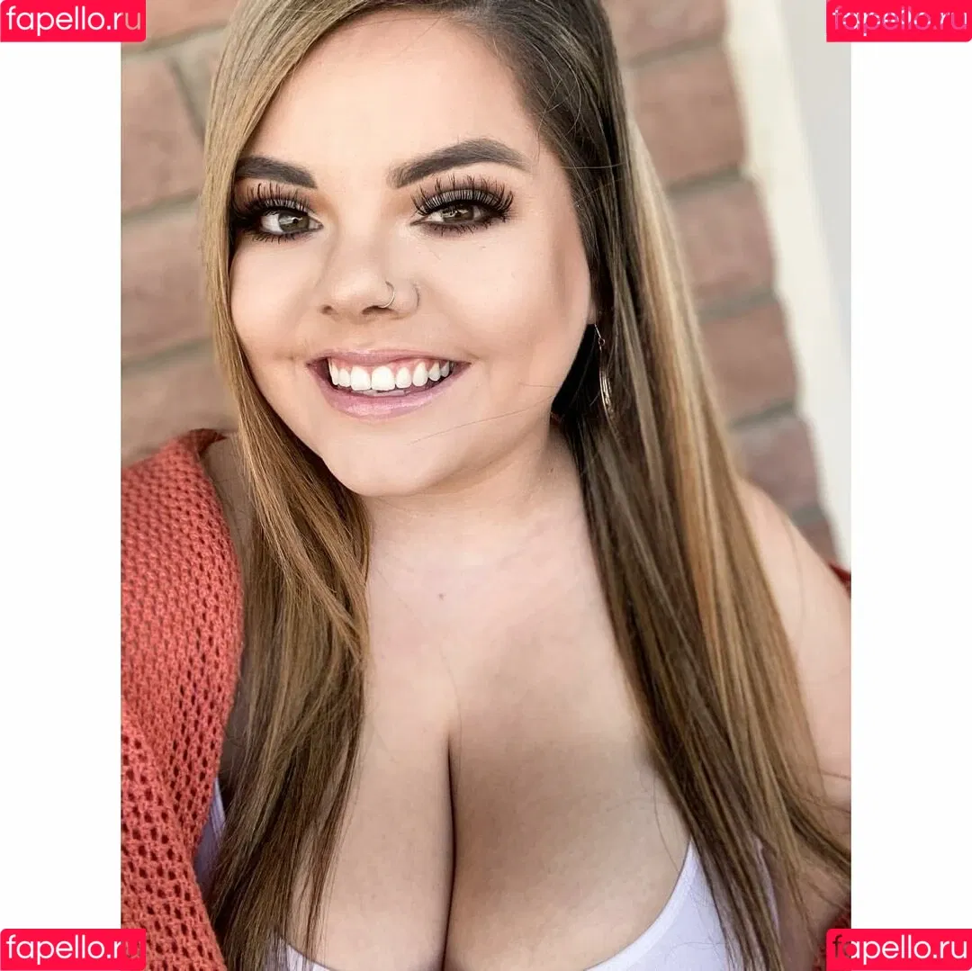 Lilly Zamora Onlyfans Photo Gallery 