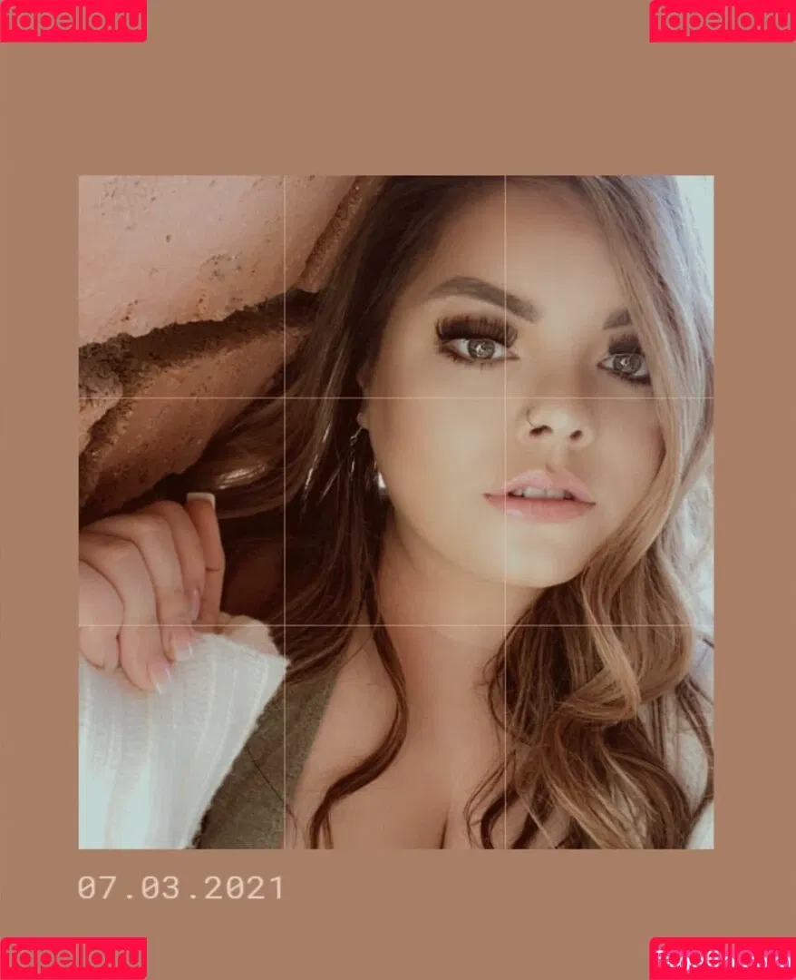 Lilly Zamora Onlyfans Photo Gallery 