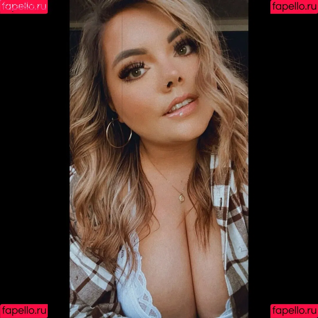 Lilly Zamora Onlyfans Photo Gallery 