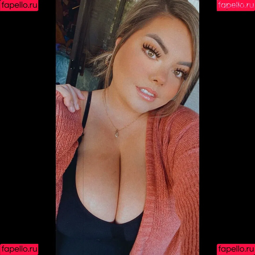 Lilly Zamora Onlyfans Photo Gallery 