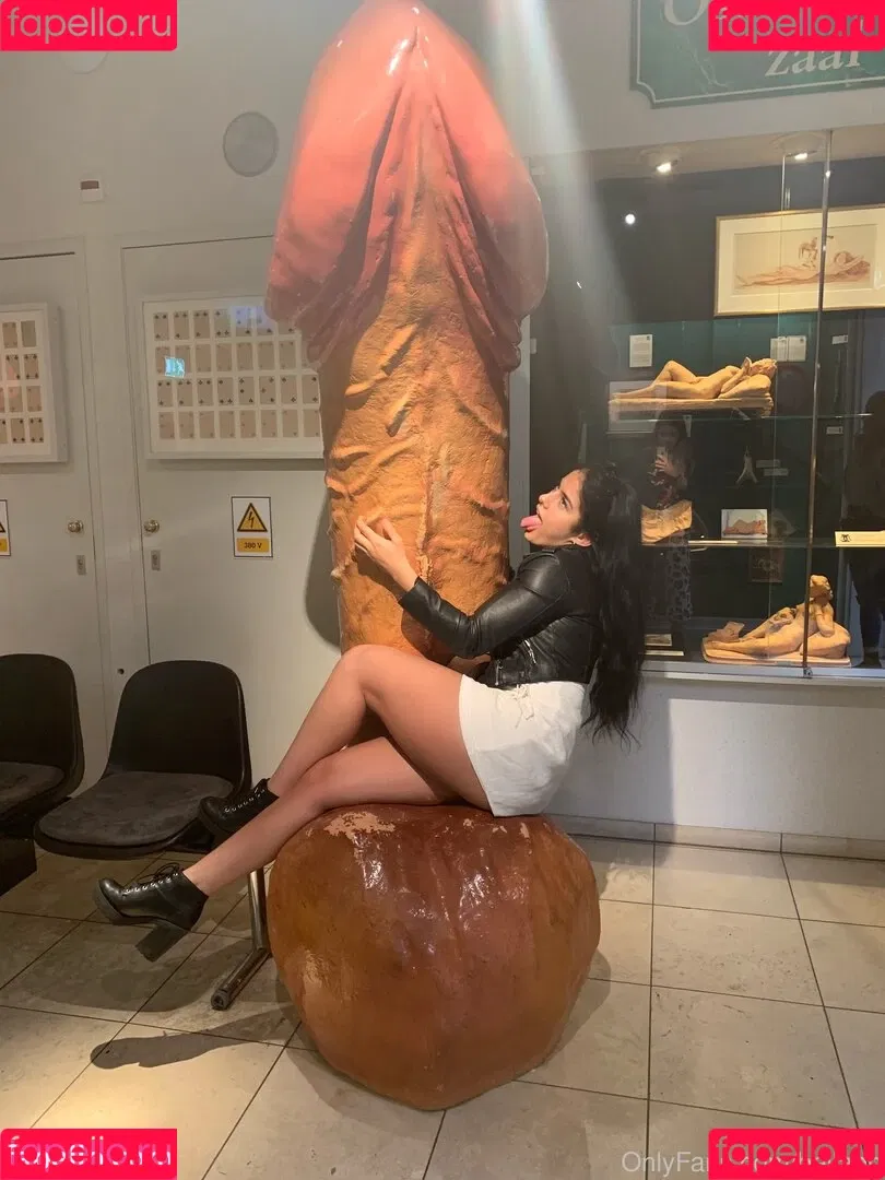 Bella Lagares Onlyfans Photo Gallery 