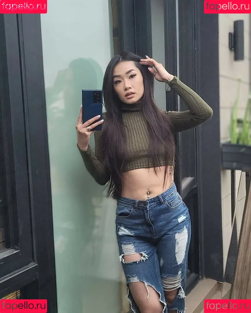 Elizabeth Tran Onlyfans Photo Gallery 