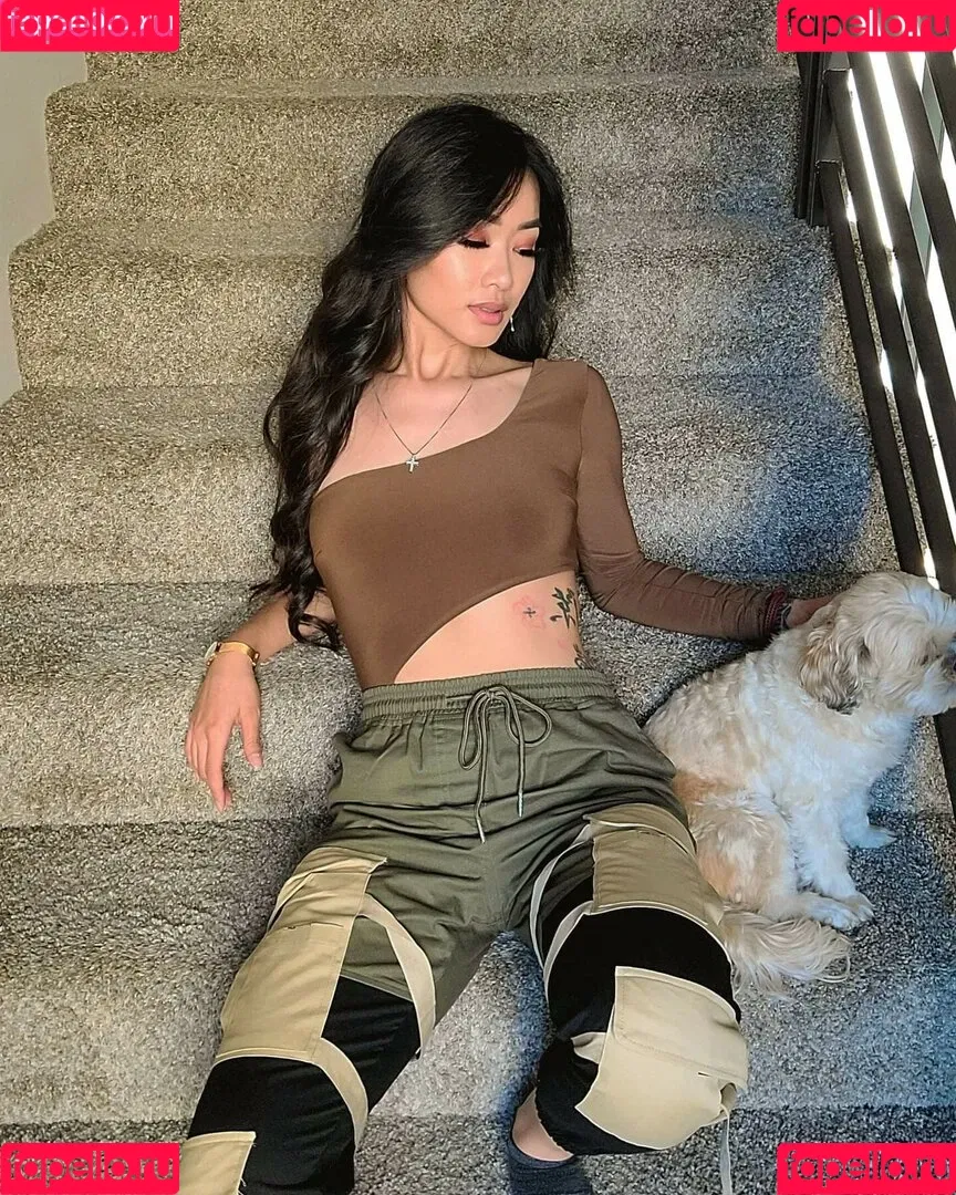 Elizabeth Tran Onlyfans Photo Gallery 