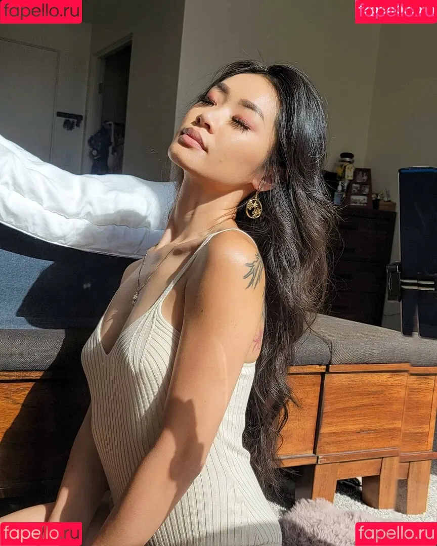 Elizabeth Tran Onlyfans Photo Gallery 