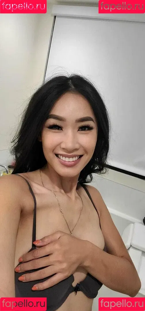 Elizabeth Tran Onlyfans Photo Gallery 