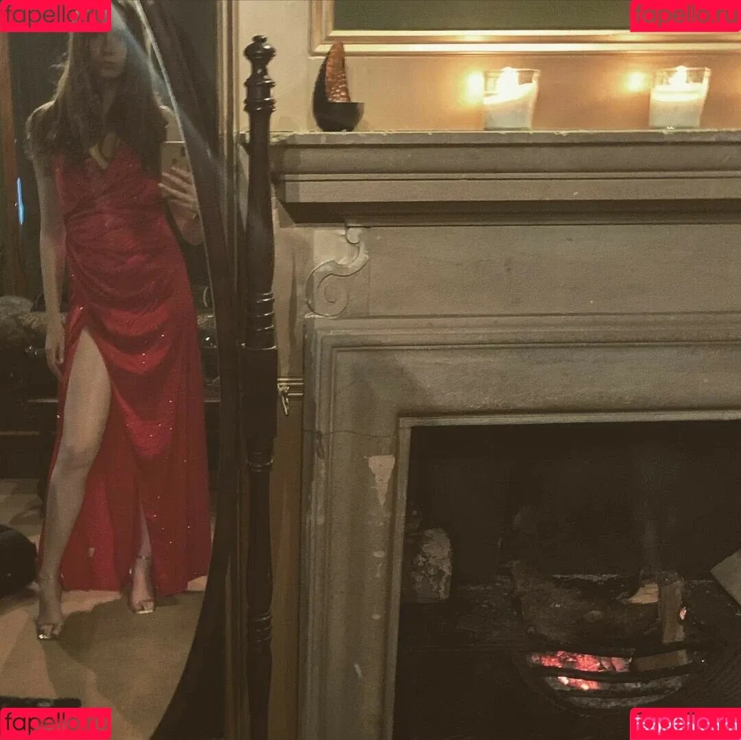 Karen Gillan Onlyfans Photo Gallery 