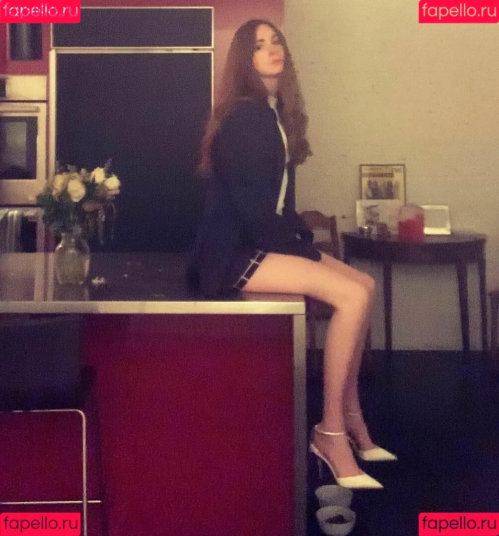 Karen Gillan Onlyfans Photo Gallery 