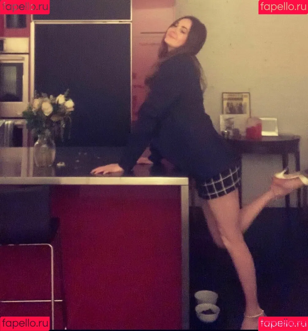 Karen Gillan Onlyfans Photo Gallery 