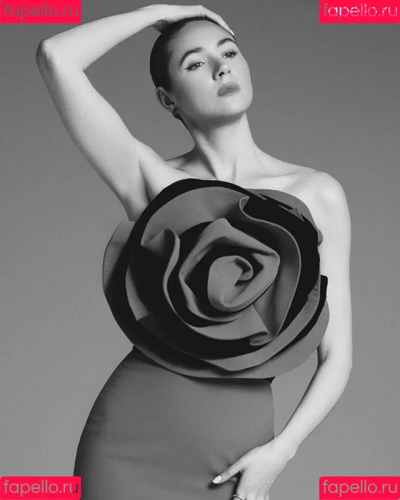 Karen Gillan Onlyfans Photo Gallery 