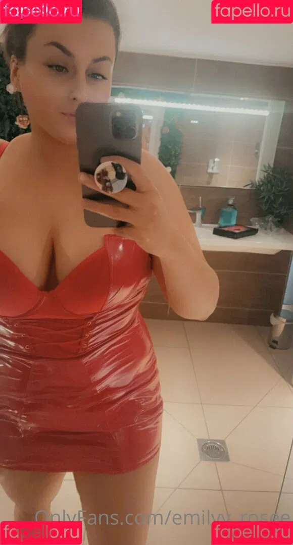 emilyy_rosee Onlyfans Photo Gallery 