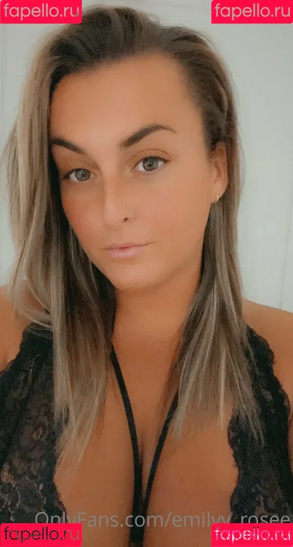 emilyy_rosee Onlyfans Photo Gallery 