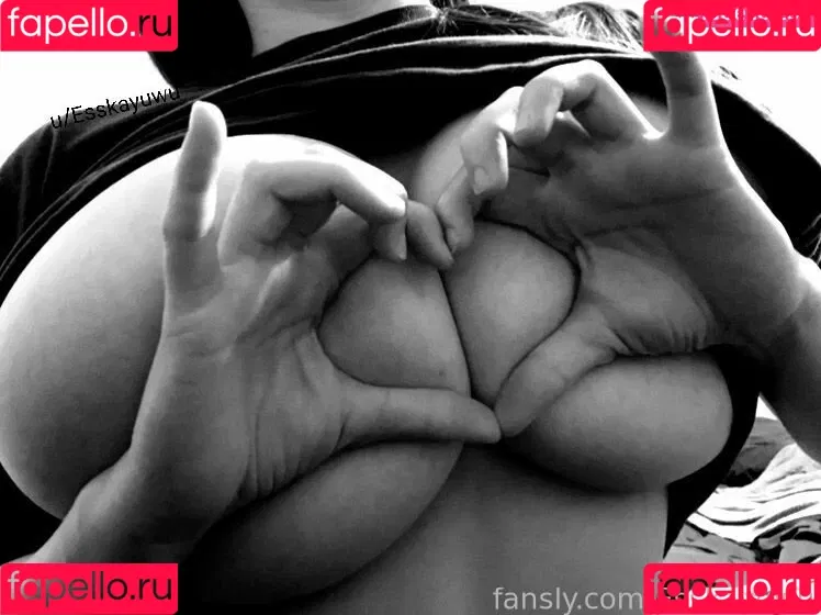Esskayuwu Onlyfans Photo Gallery 