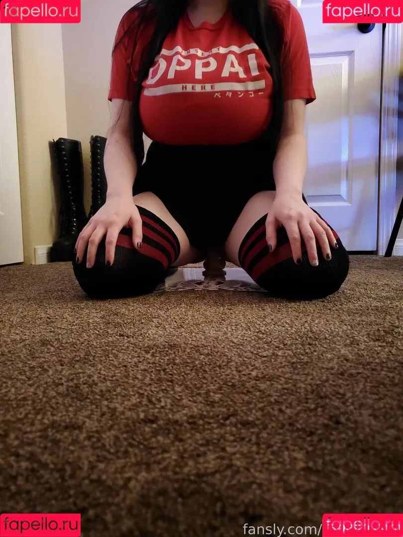 Esskayuwu Onlyfans Photo Gallery 