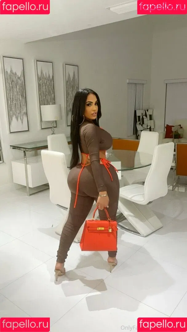goldendoll Onlyfans Photo Gallery 