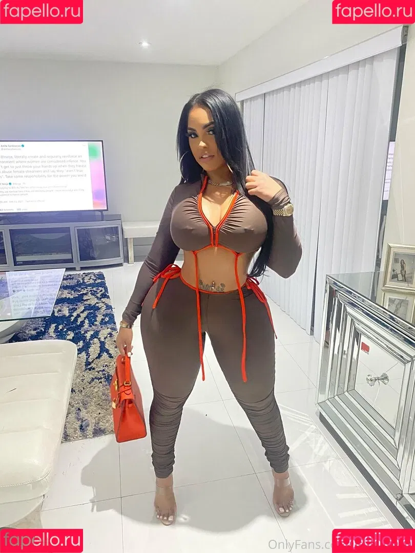 goldendoll Onlyfans Photo Gallery 