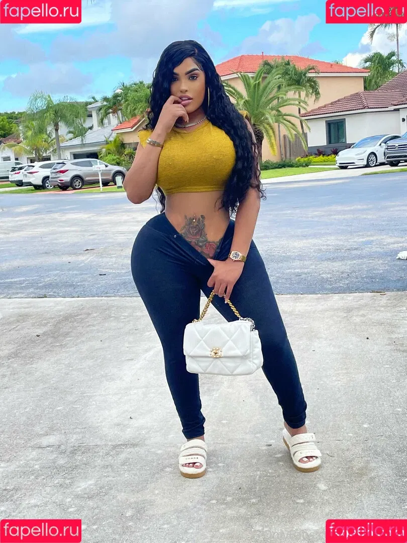 goldendoll Onlyfans Photo Gallery 