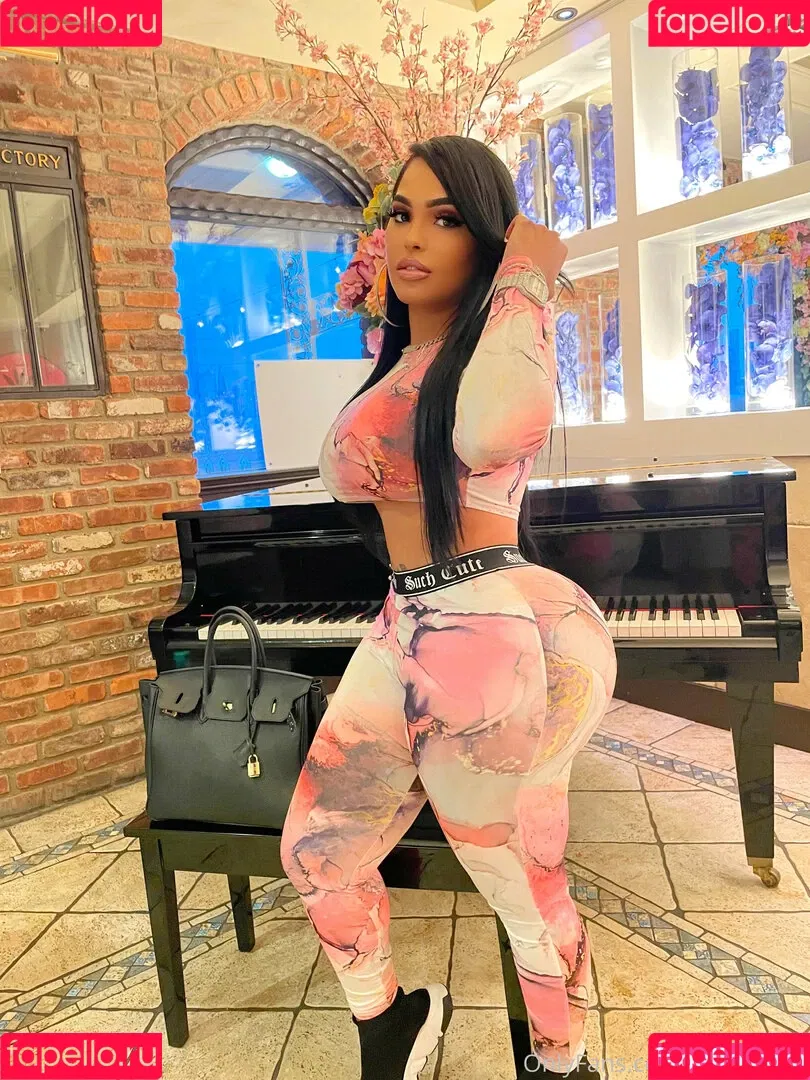 goldendoll Onlyfans Photo Gallery 
