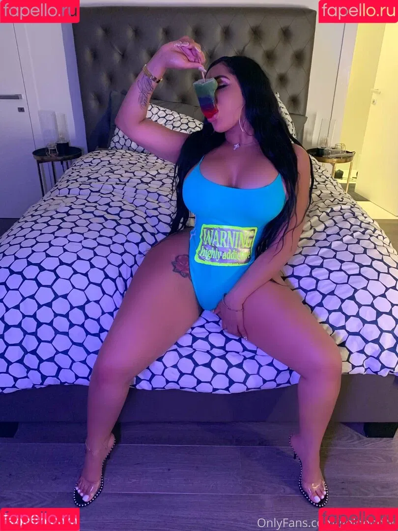 goldendoll Onlyfans Photo Gallery 