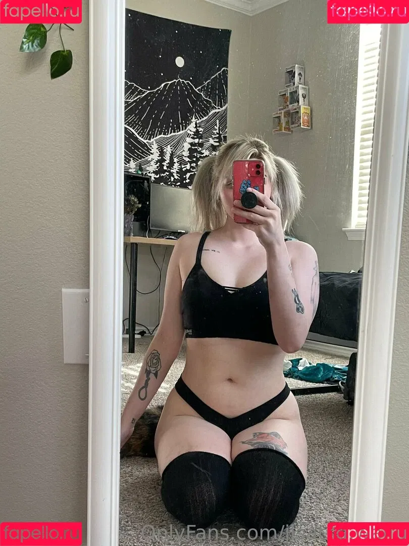 jisatsu.waifu Onlyfans Photo Gallery 
