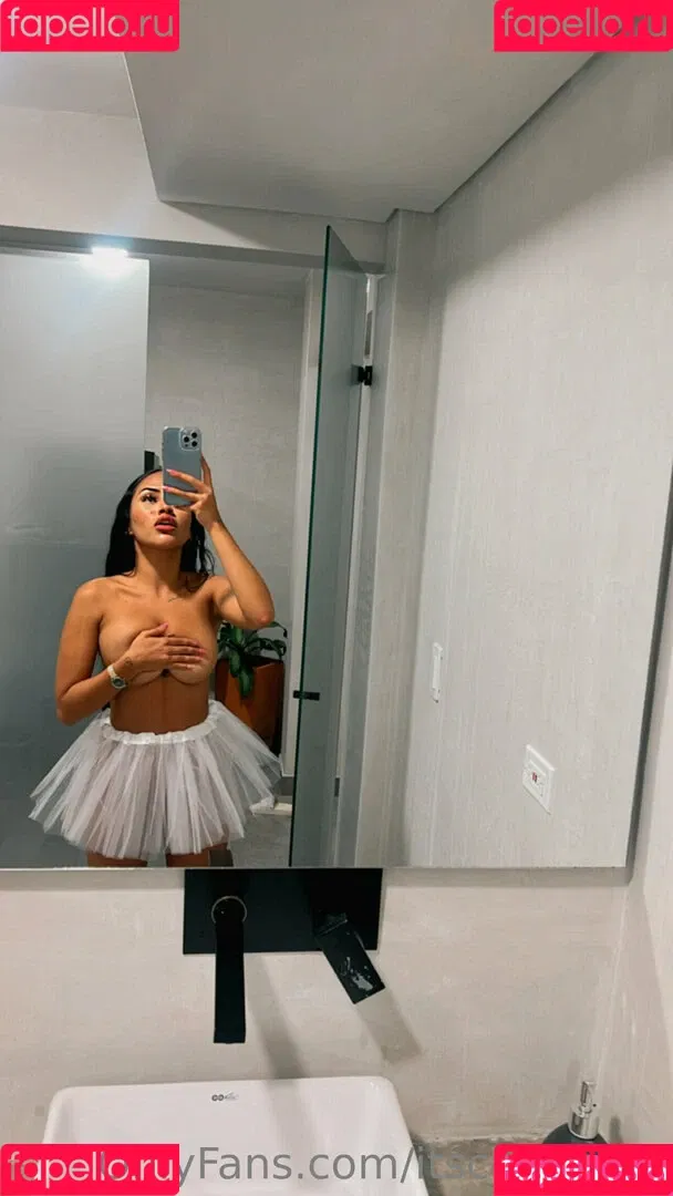 itsthesaracutie Onlyfans Photo Gallery 
