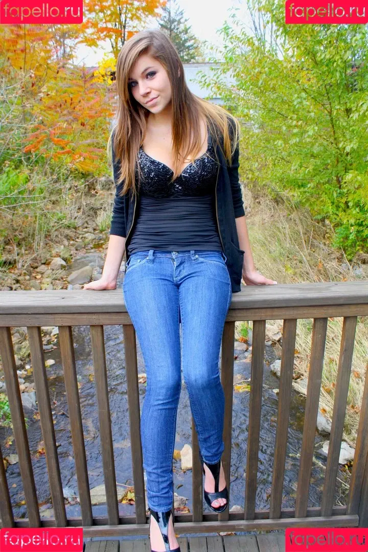 Stephanie Manescu Onlyfans Photo Gallery 