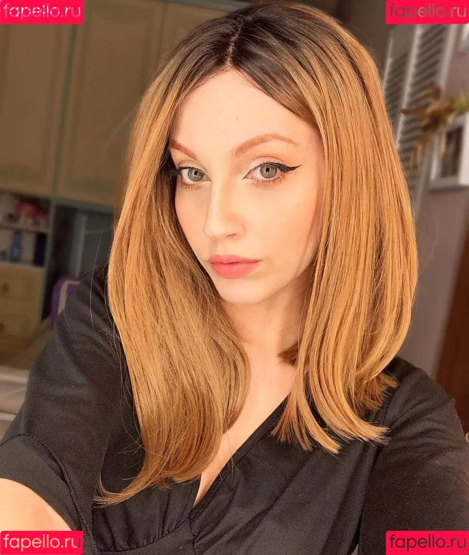 Mona Schon Onlyfans Photo Gallery 