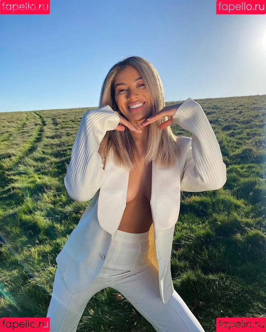 Montana Brown Onlyfans Photo Gallery 