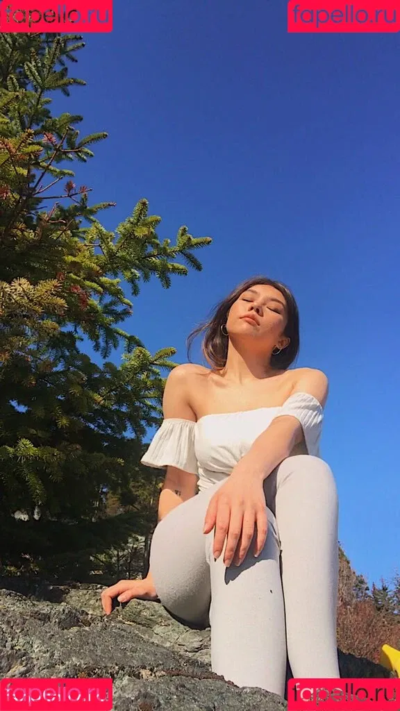 Mikah Tia Onlyfans Photo Gallery 