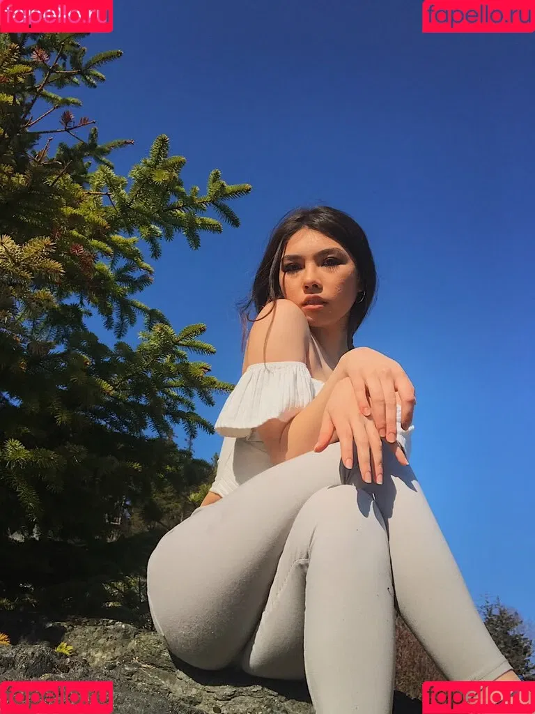 Mikah Tia Onlyfans Photo Gallery 
