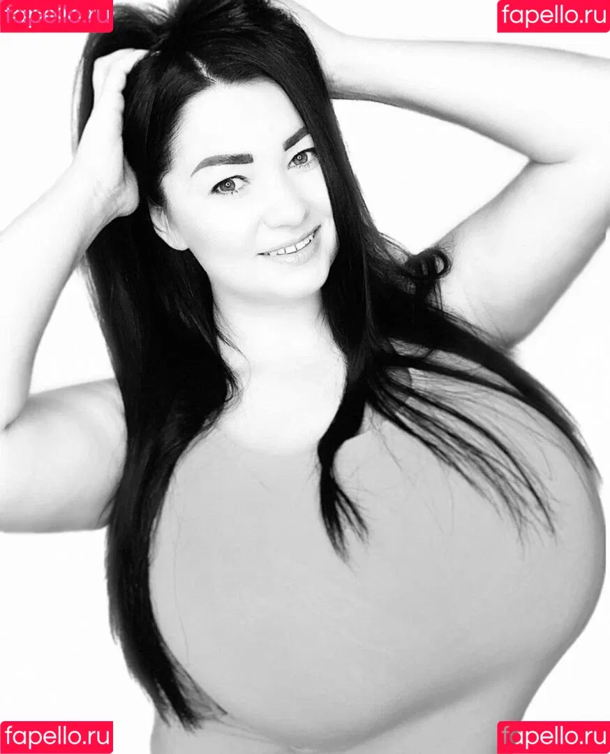 Irina P Onlyfans Photo Gallery 